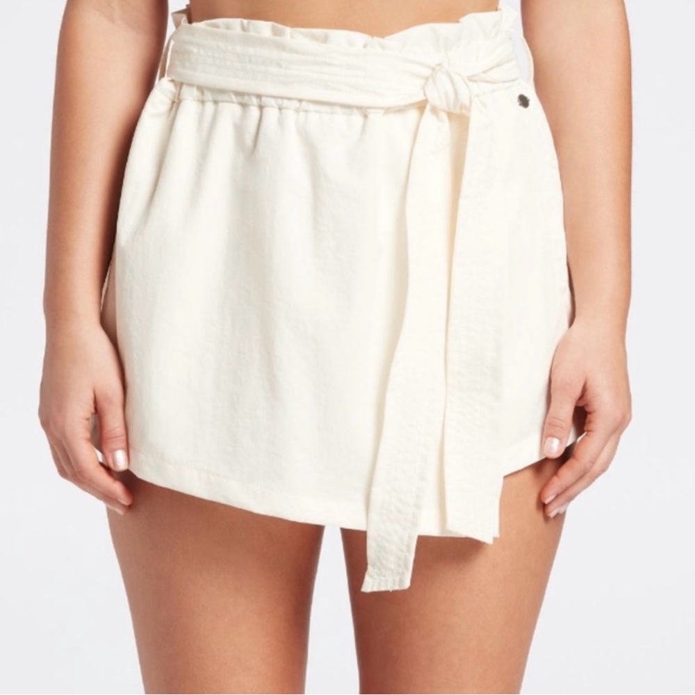 CALIA by Carrie Underwood Cream Journey Collection High-Rise Skort